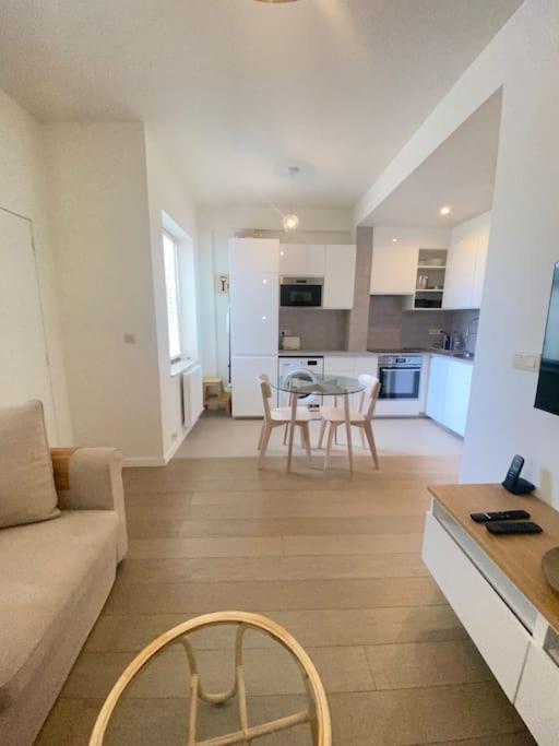 1 Chambre Avec Parking Au Coeur De Bruxelles 2D Екстер'єр фото