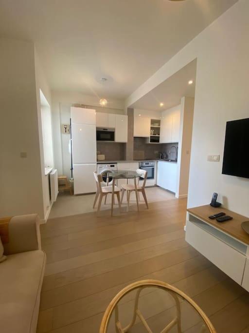 1 Chambre Avec Parking Au Coeur De Bruxelles 2D Екстер'єр фото