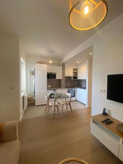 1 Chambre Avec Parking Au Coeur De Bruxelles 2D Екстер'єр фото